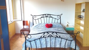 3 habitaciones, wifi gratis y ropa de cama