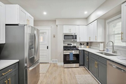 Capitol Oasis 3 bed/2 bath near downtown Lansing!