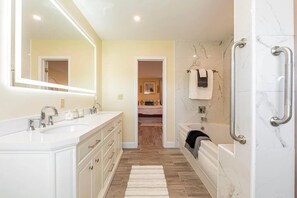 Dusche, Whirlpool, Haartrockner, Handtücher
