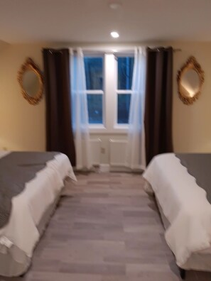 5 quartos, ferros/tábuas de passar roupa, Wi-Fi, roupa de cama
