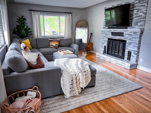 Smart TV, fireplace