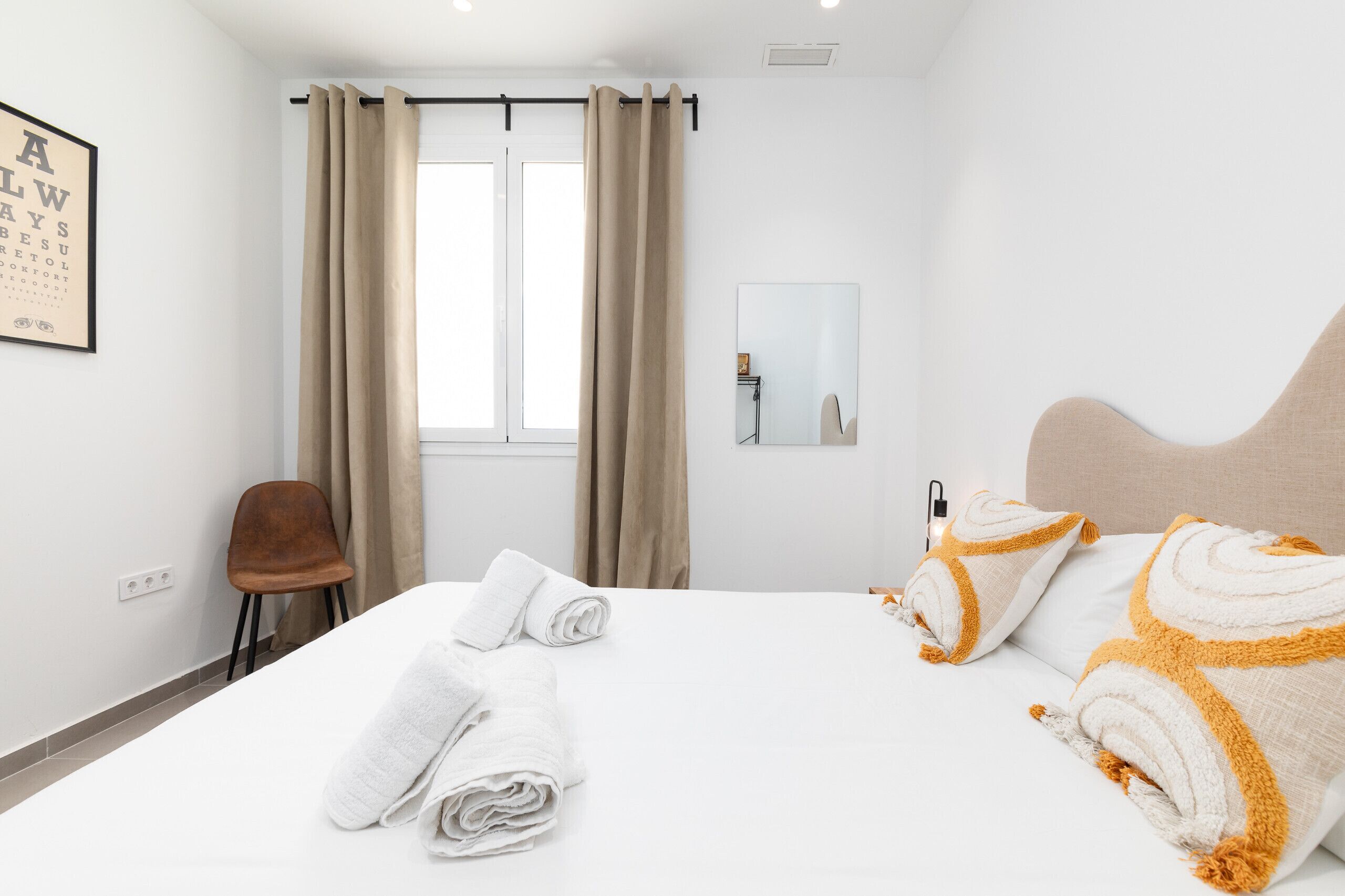 1 habitación, tabla de planchar con plancha, wifi gratis y ropa de cama 
