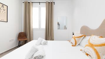 1 habitación, tabla de planchar con plancha, wifi gratis y ropa de cama
