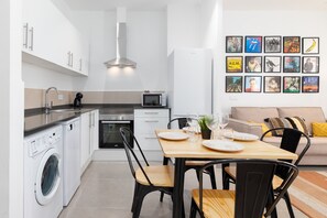 Refrigerador, microondas, horno y lavavajillas 