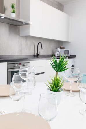 Réfrigérateur, micro-ondes, four, lave-vaisselle