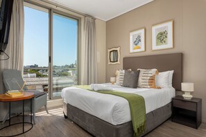 2 habitaciones, tabla de planchar con plancha, internet y ropa de cama 