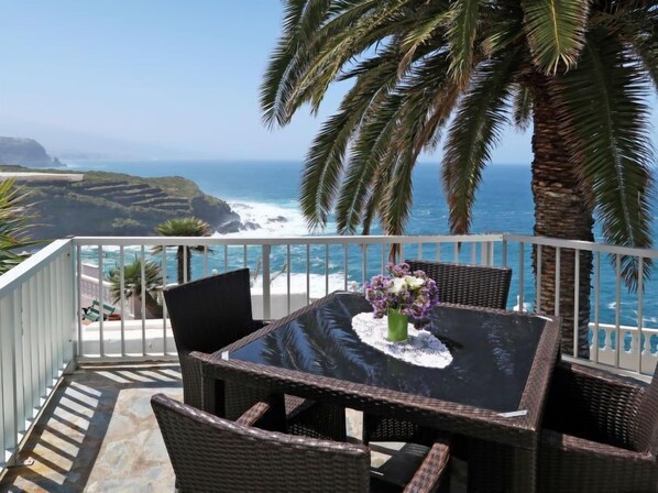 Casa, 3 quartos, terraço | Sacada