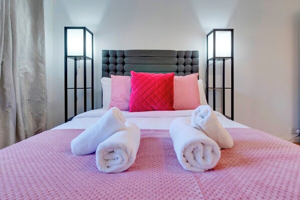 2 soverom, strykejern/-brett, wi-fi (inkludert) og sengetøy