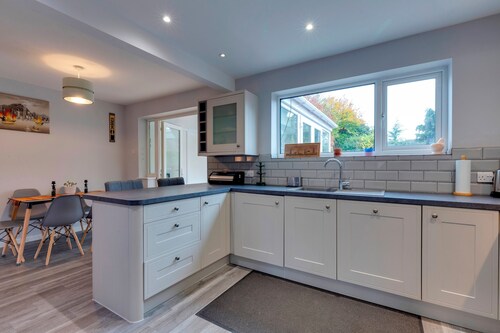 Pass the Keys | Spacious and modern house with Free Parking