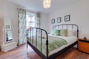 2 bedrooms, iron/ironing board, free WiFi, bed sheets