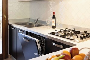 Refrigerador, horno, placa de cocina, lavavajillas