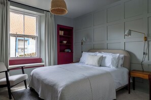 3 soverom, strykejern/-brett, internettilgang og sengetøy