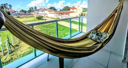 Flats Mar'Bella com Varanda para Relaxar e Praia para Curtir, Garagem Privado e ArCond