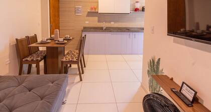 FLATS MAR'BELLA COM VARANDA, 100M PRAIA, PETFRIENDLY E ESTACIONAMENTO