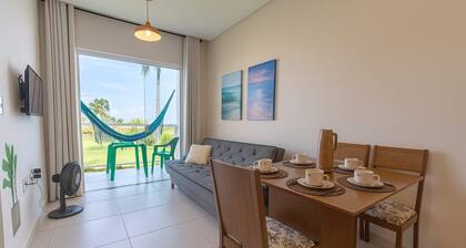 Flats Mar'Bella com Varanda para Relaxar e Praia para Curtir, Garagem Privado e ArCond