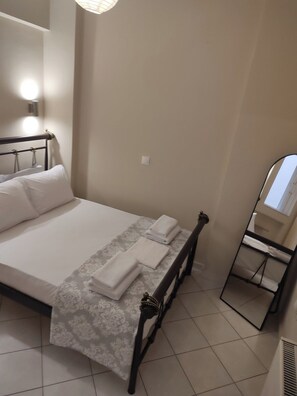 1 chambre, bureau, fer et planche à repasser, accès au Wi-Fi (inclus)