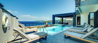 Luxury Oceanfront Villa~ Fully Staffed~Pool~Jacuzzi~Movie Theatre