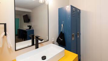 Family Double Room, Non Smoking, Private Bathroom | Bathroom