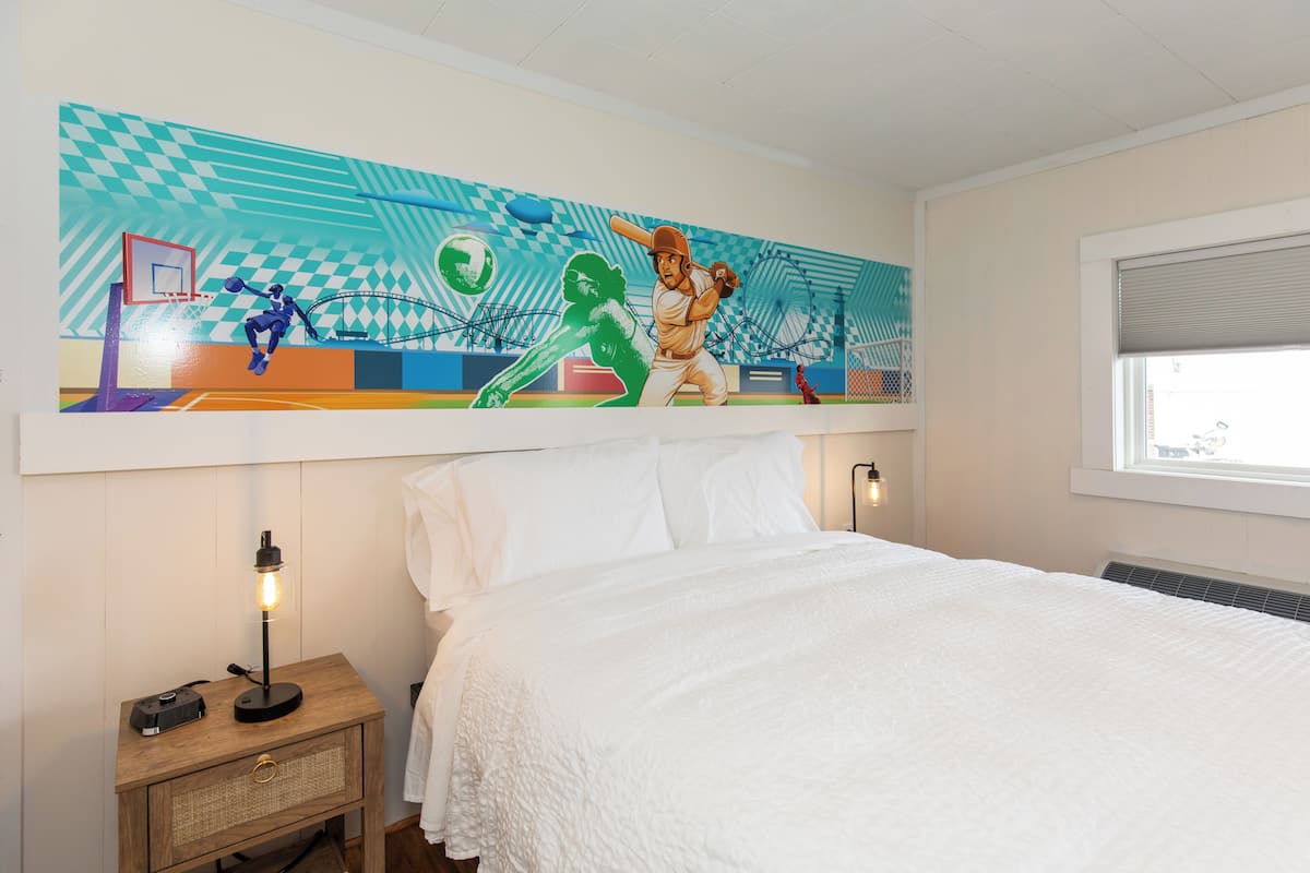 Standard Room | Desk, laptop workspace, blackout drapes, free WiFi