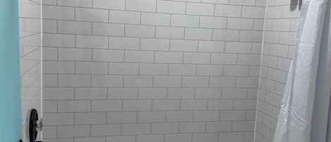 Family Double Room, Non Smoking, Private Bathroom | Bathroom | Shower, hair dryer, towels, soap