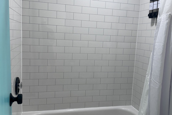 Family Double Room, Non Smoking, Private Bathroom | Bathroom | Shower, hair dryer, towels, soap