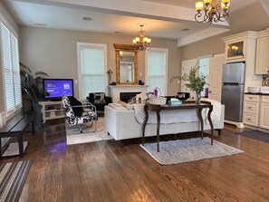 Smart TV, fireplace