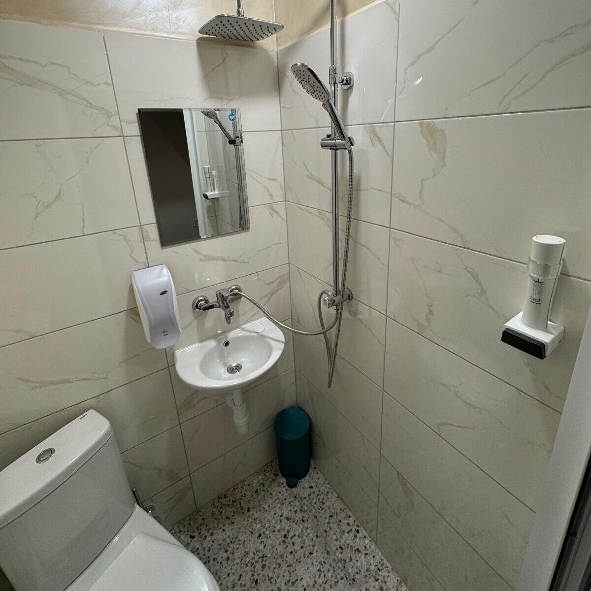 Comfort Double or Twin Room, City View | Bathroom | Shower, free toiletries, hair dryer, slippers