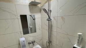 舒适双人房或双床房, 城市景观 | 浴室