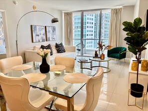Smart TV - ICON Brickell Luxurious Apartment. in the heart of MIAMI. (Miami)
