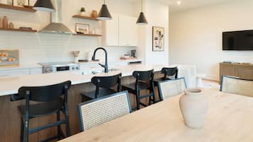 Condo, para não fumantes, vista para a cidade | Cozinha privada | Cafeteira/chaleira
