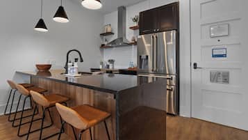 Apartment, Nichtraucher, Blick auf den Innenhof | Eigene Küche | Wasserkocher mit Kaffee-/Teezubehör