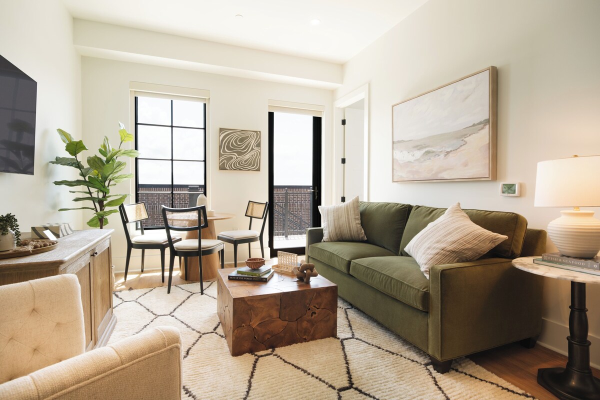 Condo, 2 Bedrooms | Living area