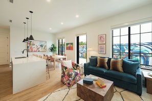 B207 Robinson | Living area