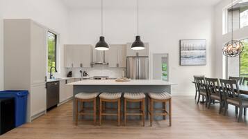 Chalet | Private kitchen | Coffee/tea maker, electric kettle, toaster