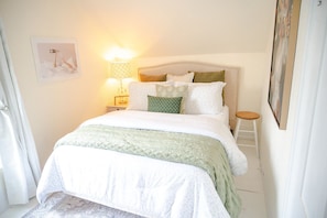 3 bedrooms, desk, iron/ironing board, travel cot