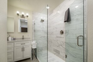 Shower, hair dryer, bidet, soap - Modern Northwest Charmer (Reno)