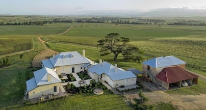 Sleeps 30 historical accommodation, small events,Country escape 2.5 hr to Sydney