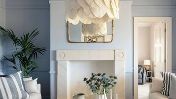 Smart TV, fireplace, ping pong