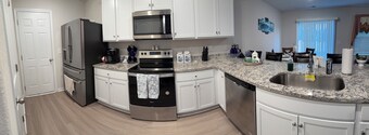 Charming 3-bedroom house in Charlotte with WiFi and AC