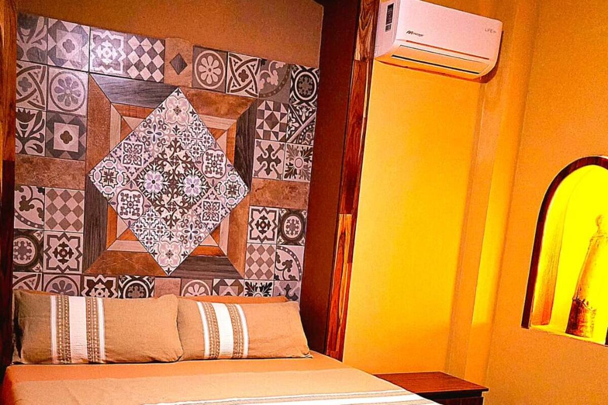 Quarto casal básico (Master Contemporanea) | Espaço de trabalho para notebook, Wi-Fi de cortesia