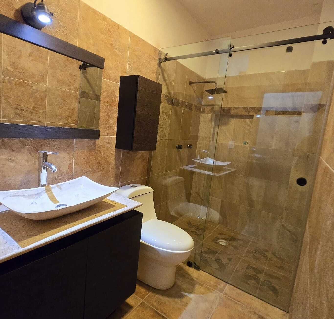 Habitación estándar (Atrapa Suenos) | Baño | Regadera, toallas, jabón, shampoo 