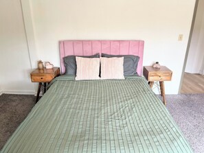 5 bedrooms, desk, iron/ironing board, free WiFi