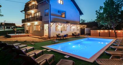 Apartments Villa Mavi - Two Bedroom Apartment Second Floor