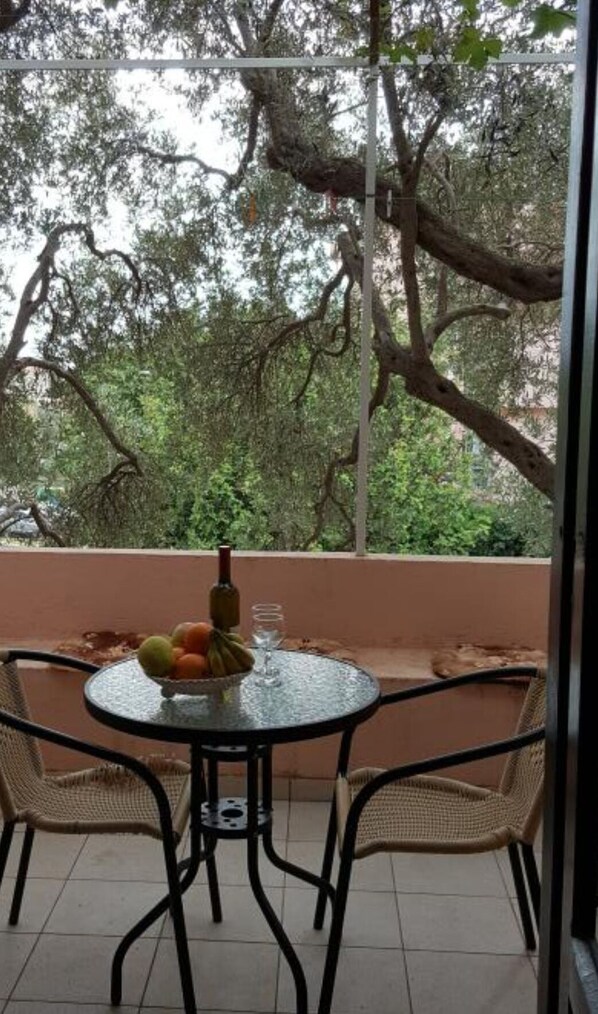 Outdoor dining - Comfortable Budva Rooms with Easy Access to Sveti Stefan - Double Room 3 (Petrovac na Moru)