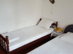 1 bedroom, iron/ironing board, internet, bed sheets - Comfortable Budva Rooms with Easy Access to Sveti Stefan - Double Room 3 (Petrovac na Moru)