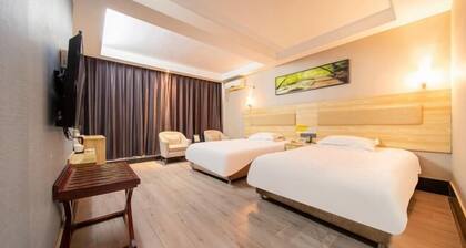 Shangri-La Hotel