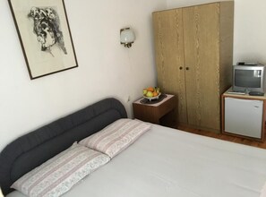 1 sovrum, strykjärn/strykbräda, internet och sängkläder