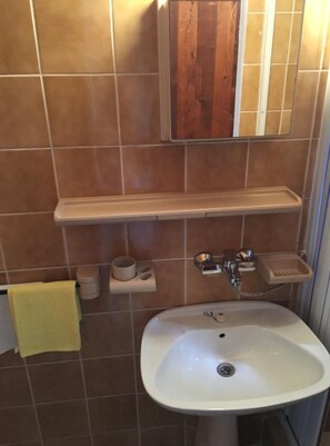 Hårtork och handdukar