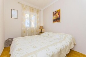 2 quartos, acesso à internet, roupa de cama