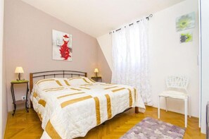 1 chambre, accès Internet, draps fournis